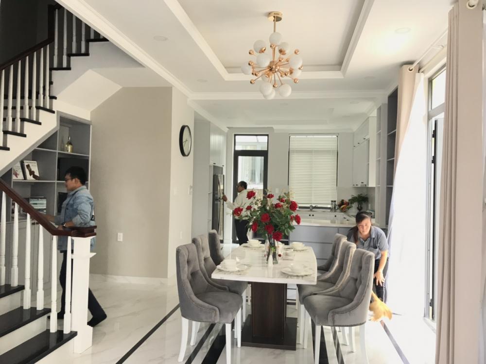 Cần bán gấp villa tại đường Nguyễn Văn Hưởng, P.Thảo Điền, Q2, diện tích 7,5m x 33m, giá 24,5 tỷ