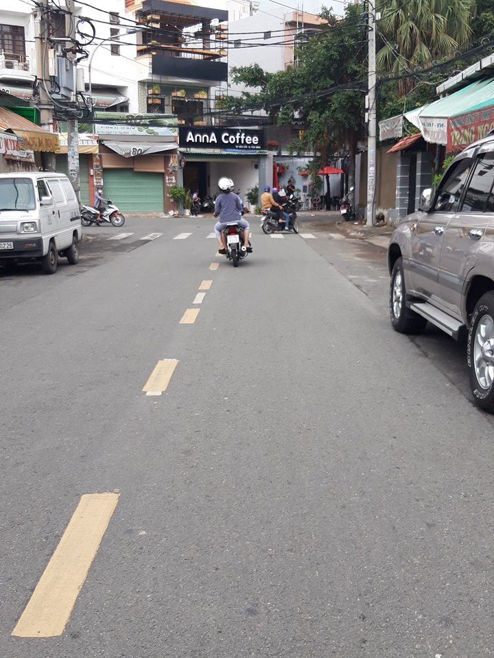 Bán nhà MT Đất Thánh, P. 6, Q. Tân Bình (4,5 x 18m), 81m2, 4 lầu, giá: 15,2 tỷ TL