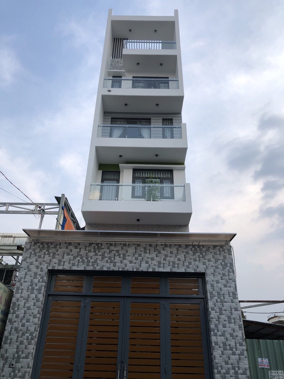 Cần bán nhà mặt tiền đường 17, Phường Tân Thuận Tây, Quận 7, DT 4,5x20m. Giá 10,7 tỷ