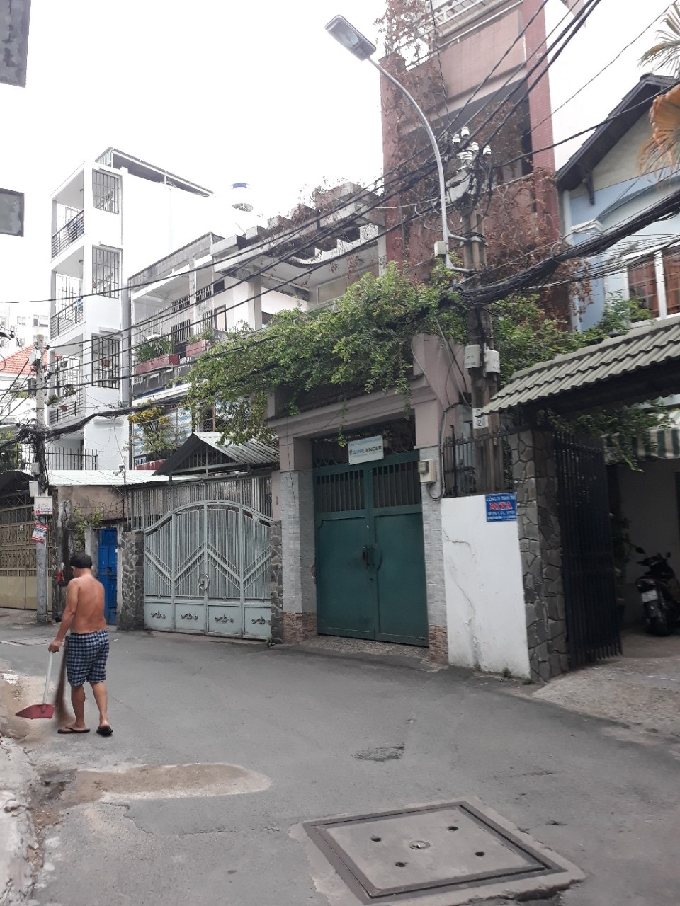 Bán nhà đường Nguyễn Đình Chính, 3.5x20m, 1 trệt, 3 lầu, 6PN, giá 11.8 tỷ