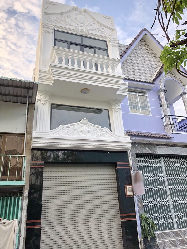 Bán nhà đẹp 1 lửng, 1 lầu mặt tiền đường ngay chợ Phú Thuận, Quận 7
