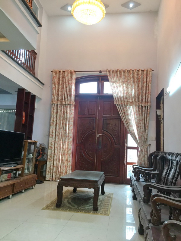 Bán biệt thự đẹp 3 lầu hẻm 160 Nguyễn Văn Quỳ, Quận 7