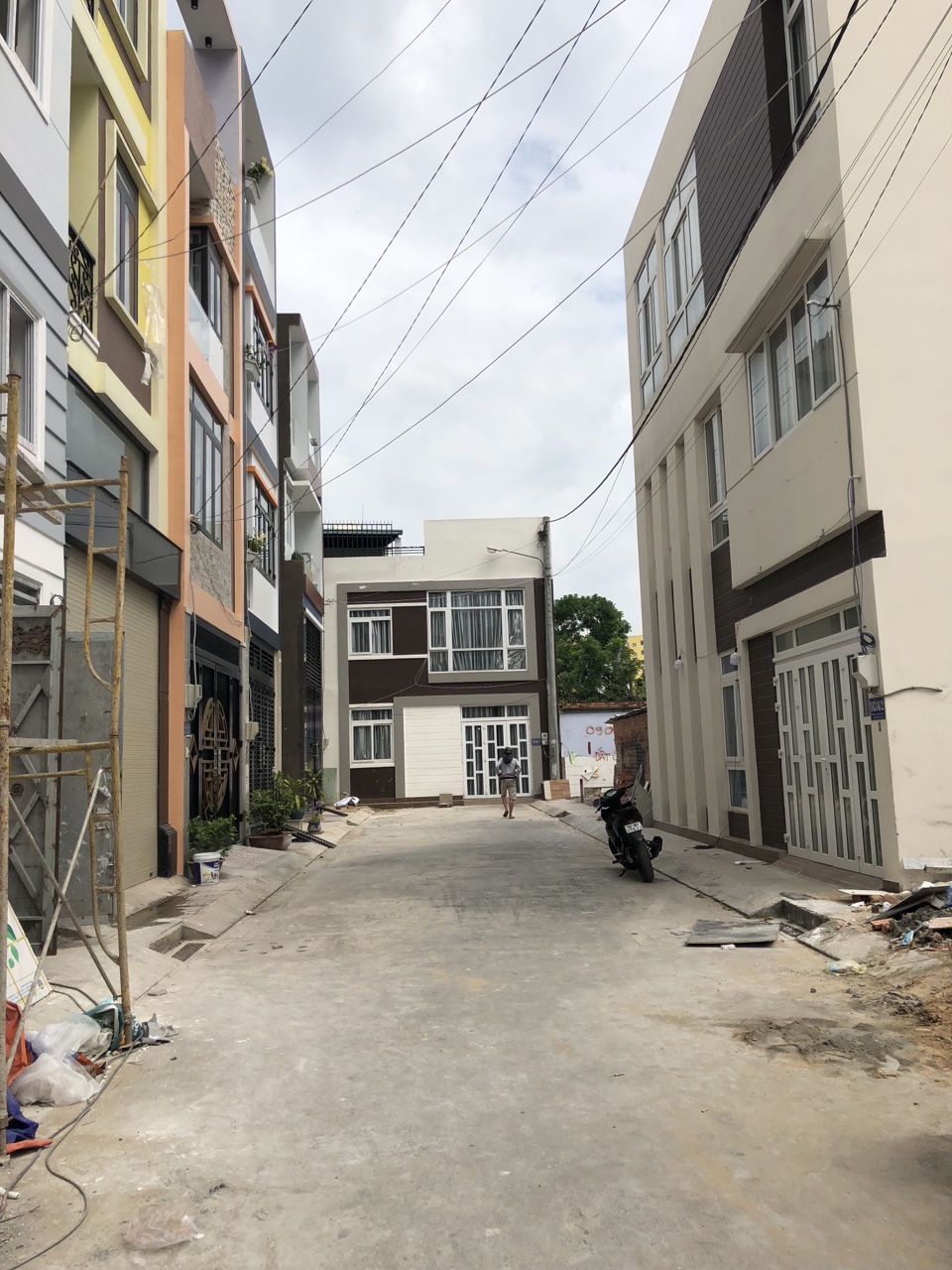 Cần tiền bán gấp: Nhà 1 trệt, 2 lầu, đường Lê Văn Chí, phường Linh Trung, giá 4.3 tỷ