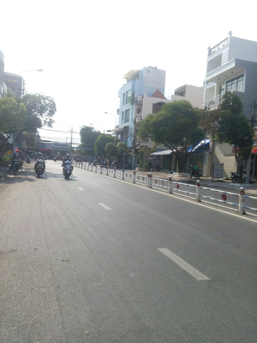 Bán nhà  3 lầu DT 4x13m mặt tiền kinh doanh đường Nguyễn Sơn Quận Tân Phú