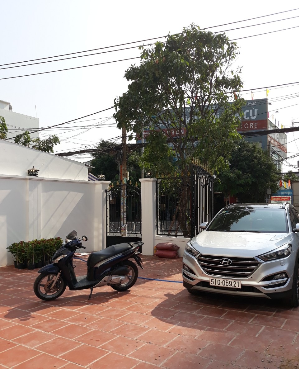 Bán nhà phố 11x21m tuyệt đẹp góc 2 mặt tiền đường Huỳnh Tấn Phát, P. Tân Phú, Q7