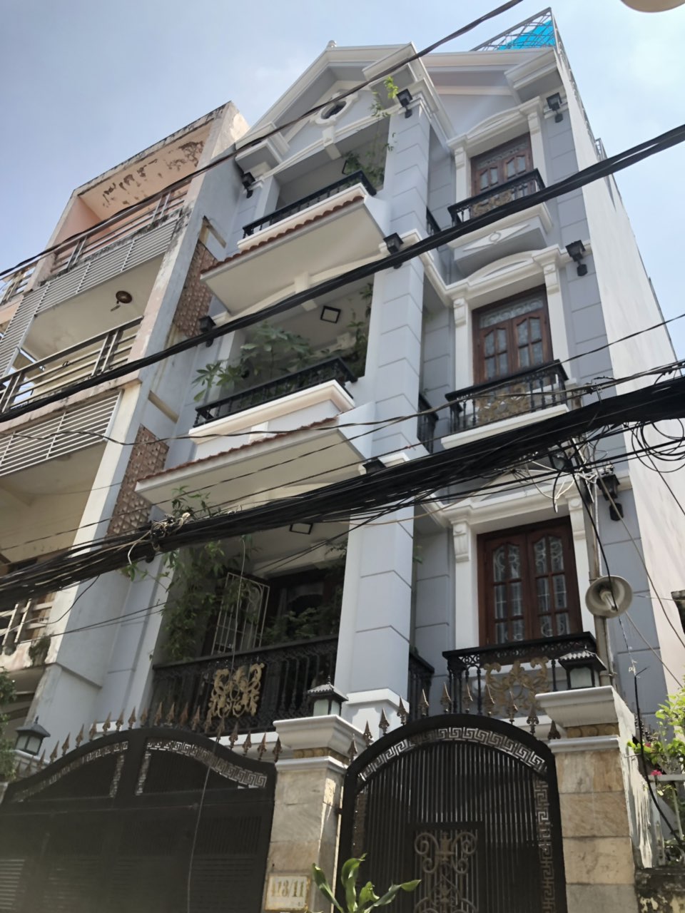 Gia đình đi định cư cần bán gấp nhà đường Nguyễn Thiện Thuật, Q3. DT 51m2, nhà 4 lầu.