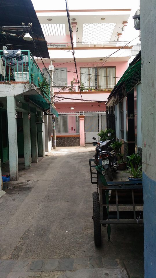 nhà 1 trệt 3 lầu kiên cố  đường Huỳnh Văn Bánh, gần Trường Sa. DT: 4.6x16m
