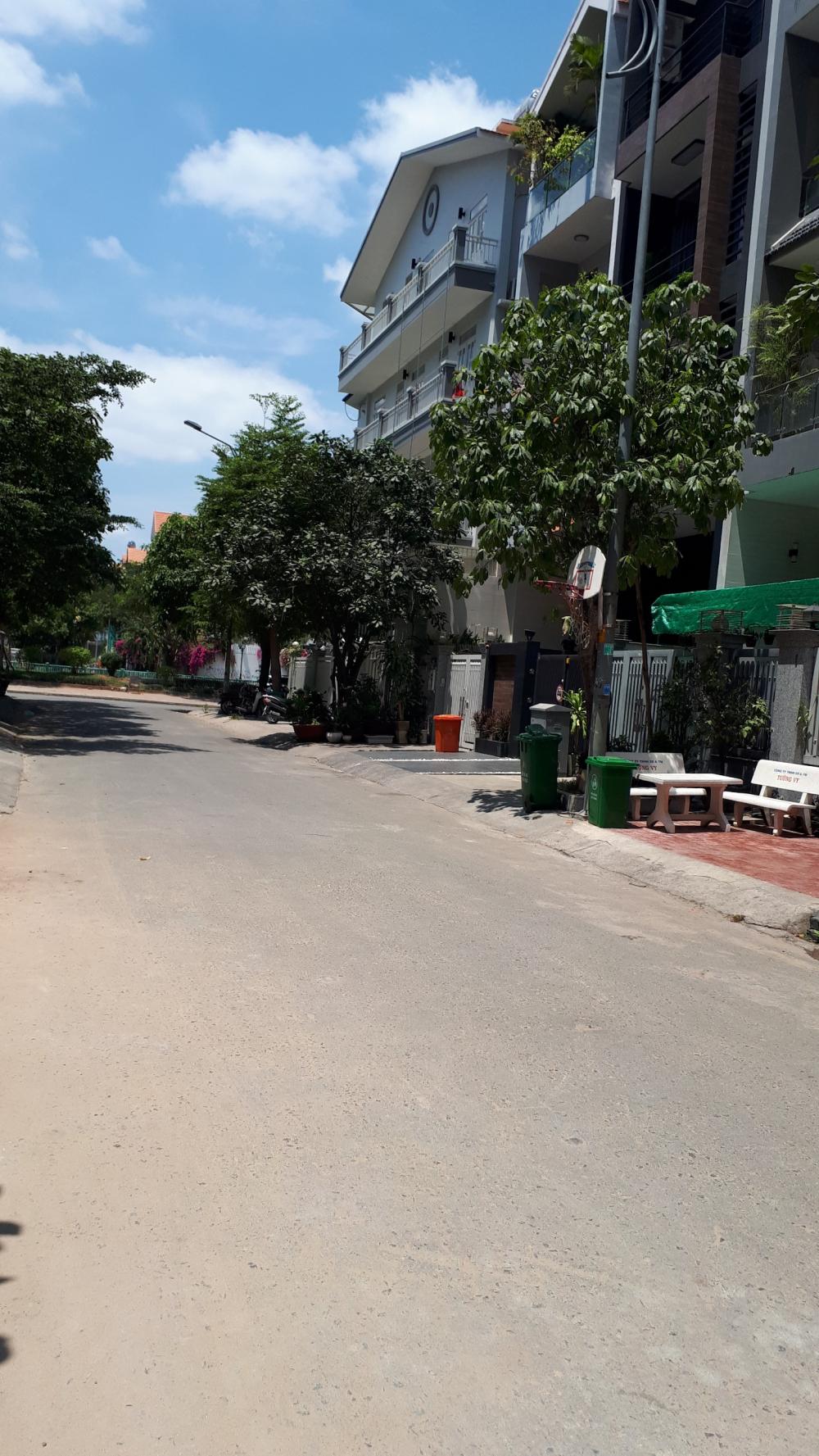 Bán nhà đẹp, hầm, 4 lầu, giá rẻ, đường số 16, KDC Him Lam, phường Tân Hưng, quận 7