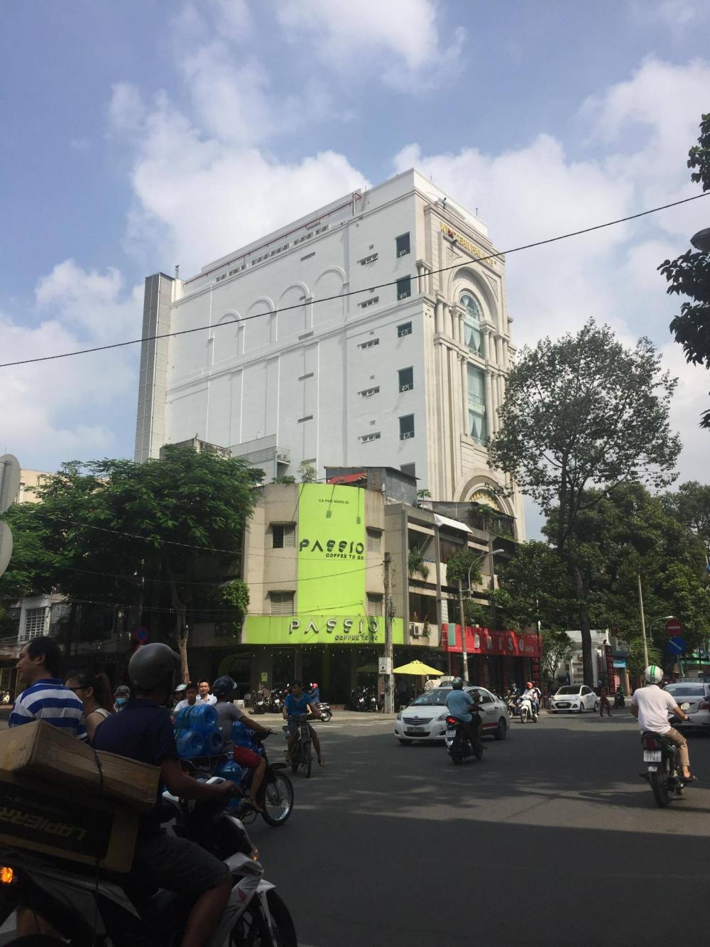 Bán gấp nhà 2 mặt tiền, Nguyễn Giản Thanh, Quận 10, 69m2, khu chợ thuốc