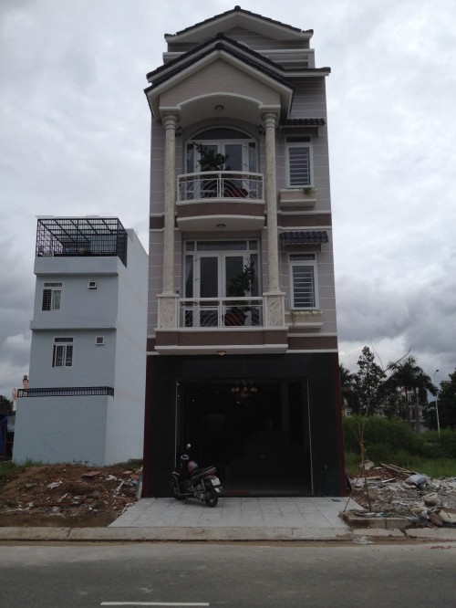 Bán nhà gần Nguyễn Văn Trỗi, 140m2, hầm 7 lầu, HĐT 200tr/th, 31 tỷ, liên hệ: 0939292195