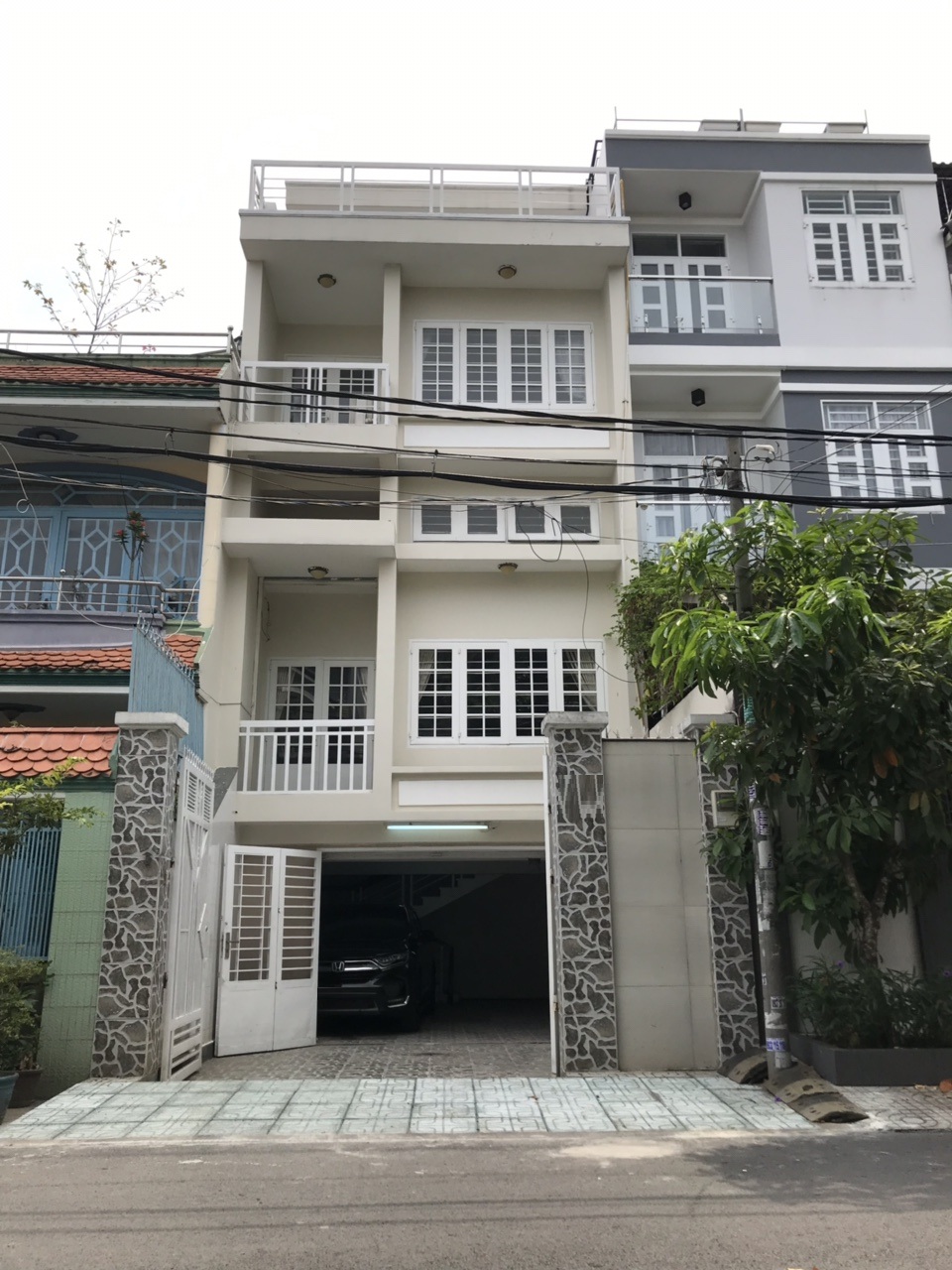 Cần tiền đầu tư bán gấp nhà hẻm 10m Lê Văn Thọ, P. 9, DT 5x21m, 1 trệt 3 lầu