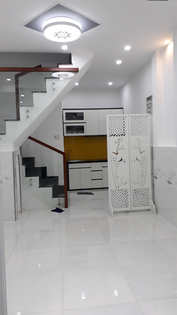 Bán nhà mặt tiền đẹp, đường Phan Đăng Lưu, P. 1, Phú Nhuận