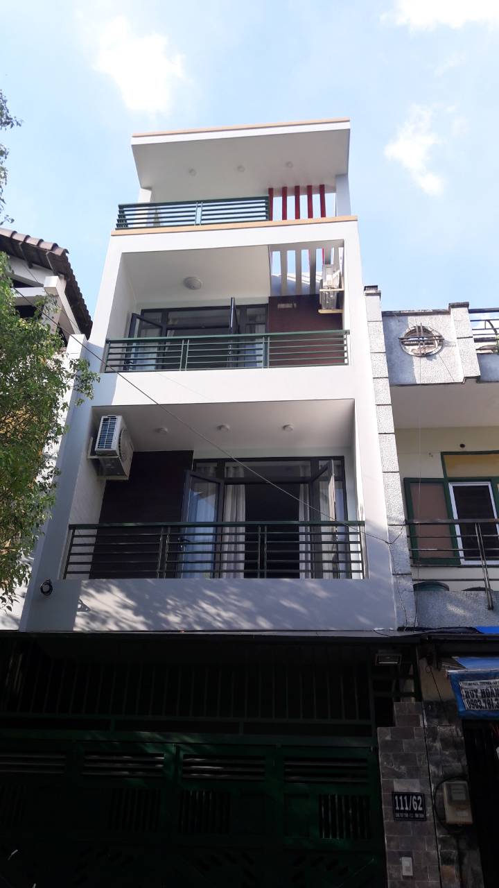 Xuất cảnh cần bán gấp nhà hẻm 69 đường D2, 4x20m, 3 lầu, HĐ thuê cao, giá 10tỷ2 