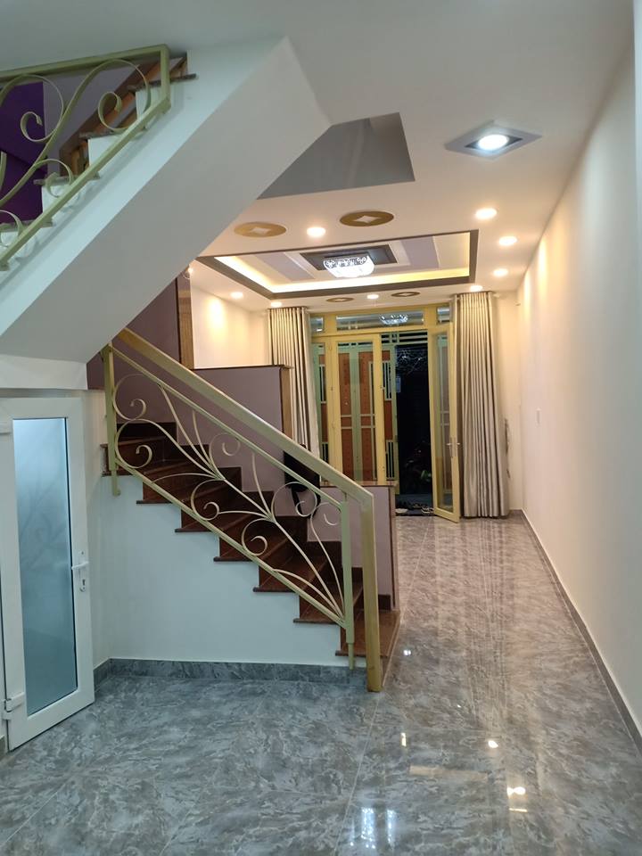 Bán nhà Quận 10, CMT8, 42m2 giá 4,5 tỷ, sổ vuông vức, LH Vy: 0903674458