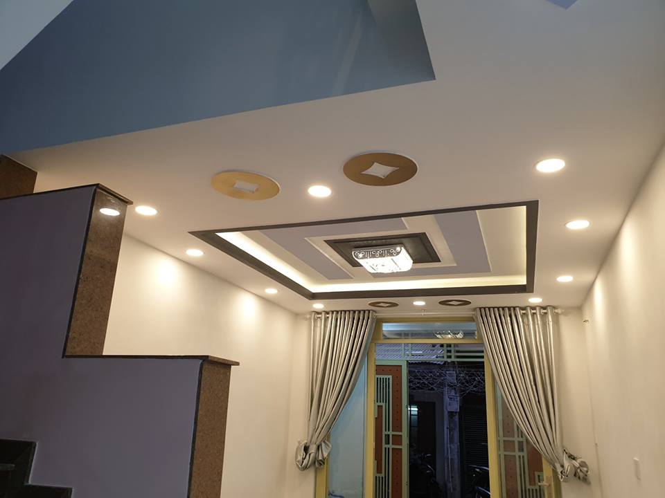 Bán nhà Quận 10, CMT8, 42m2 giá 4,5 tỷ, sổ vuông vức, LH Vy: 0903674458