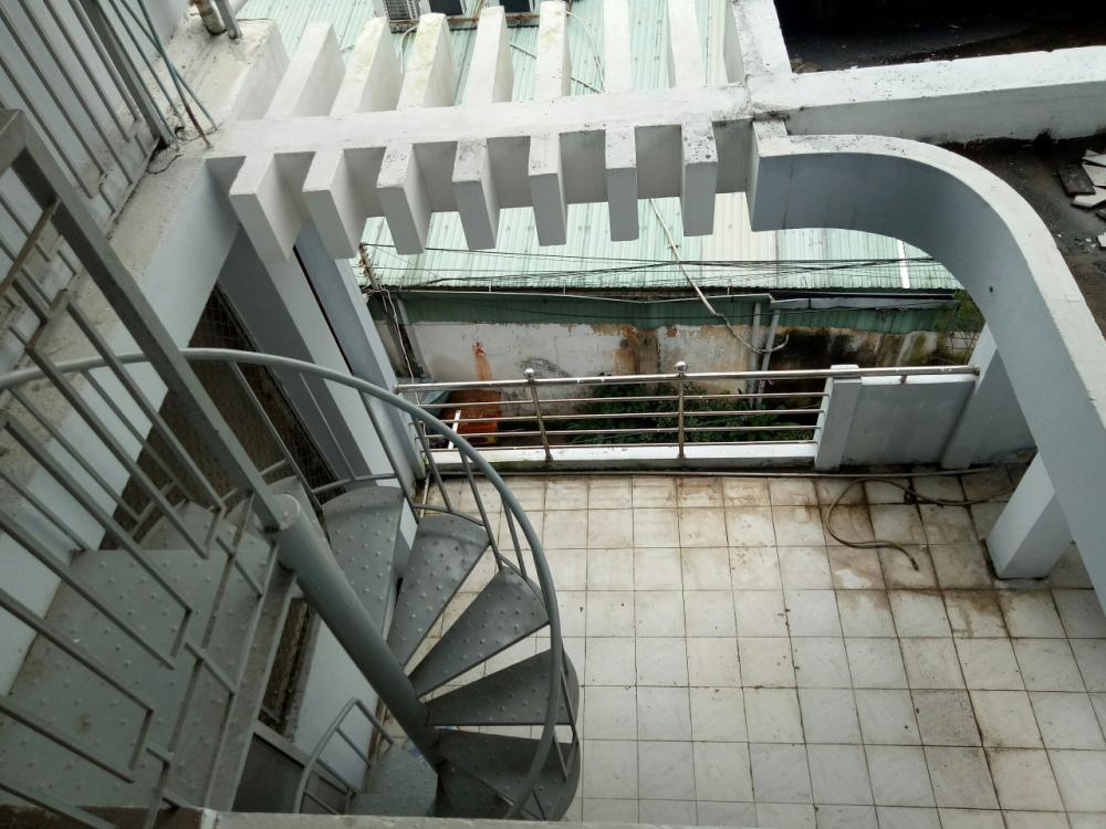 Bán gấp nhà mặt tiền đường Nguyễn Tiểu La, Q. 10, 4x13m, NH: 4.3m, 3 lầu, giá cực rẻ