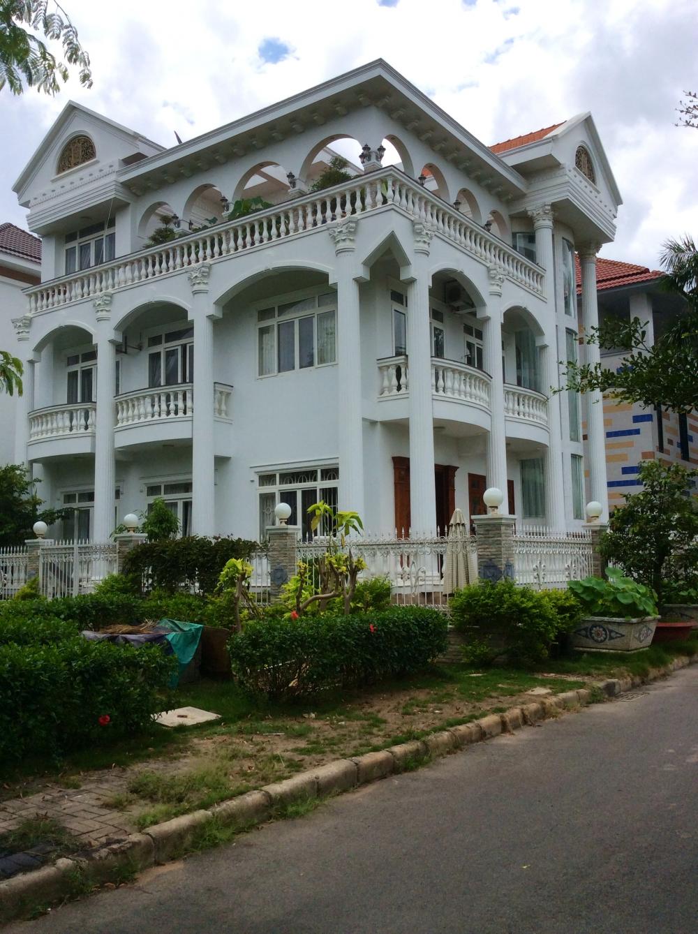 Bán biệt thự góc 2 mặt tiền đường Tân Phú, Phú Mỹ Hưng Q7