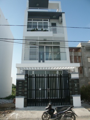 Bán nhà 2 mặt tiền góc số 01 Lý Văn Phức, Q1, nhà 1 trệt 3 lầu, DT 349m2, giá: 54 tỷ. 