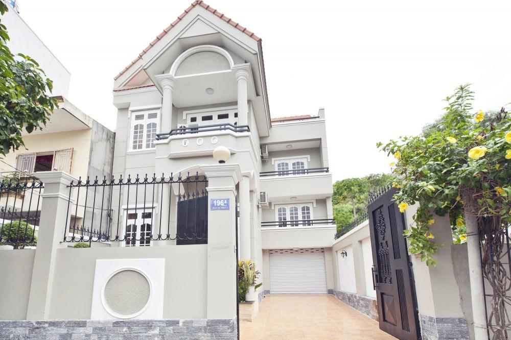 Hot biệt thự 2 lầu mới đẹp, 212m2 Trần Não - Q2, DT 14x15m HĐT 70 triệu/th, giá: 25.5 tỷ