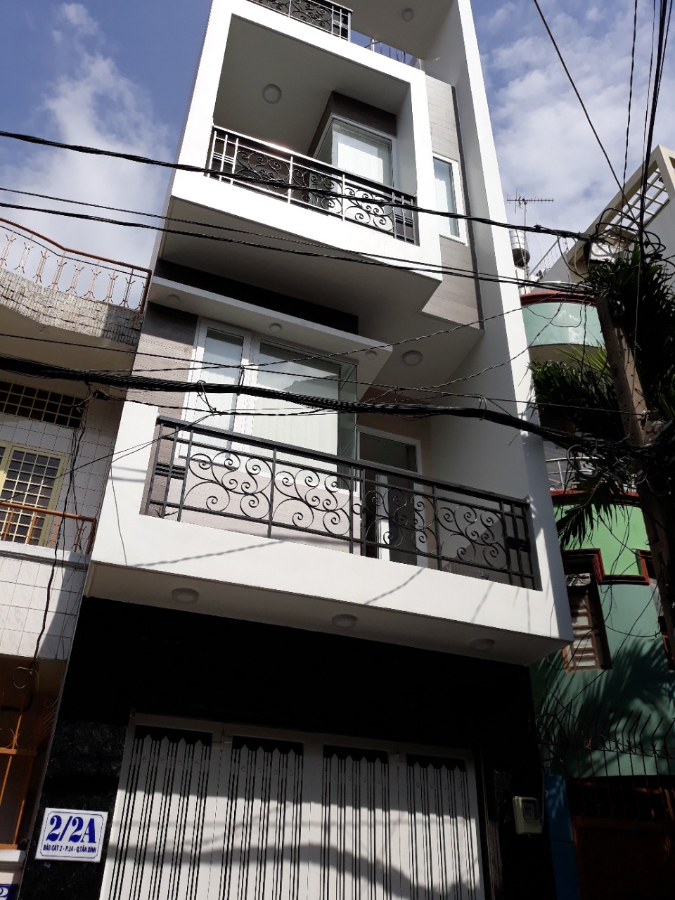 Định cư nước ngoài nên cần bán nhanh căn nhà đường Đồng Xoài - Hoàng Hoa Thám,P13,Tân Bình. Nhà 3 tấm vào ở ngay.