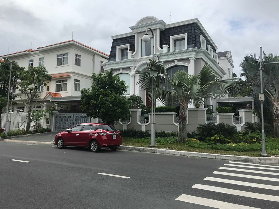 Bán siêu biệt thự đẳng cấp nhất Phú Mỹ Hưng Quận 7 góc đường đôi Hà Huy Tập nhà đẹp ,có hồ bơi