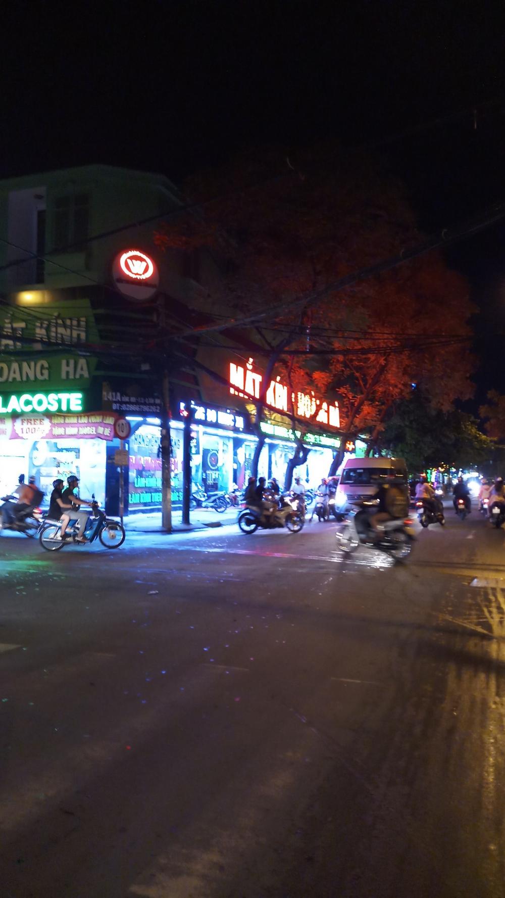 3.	Bán nhà đường Nguyễn Hồng Đào, hẻm xe hơi giá rẻ nhất thị trường, Diện tích: 4 x15, giá hơn 6 tỷ