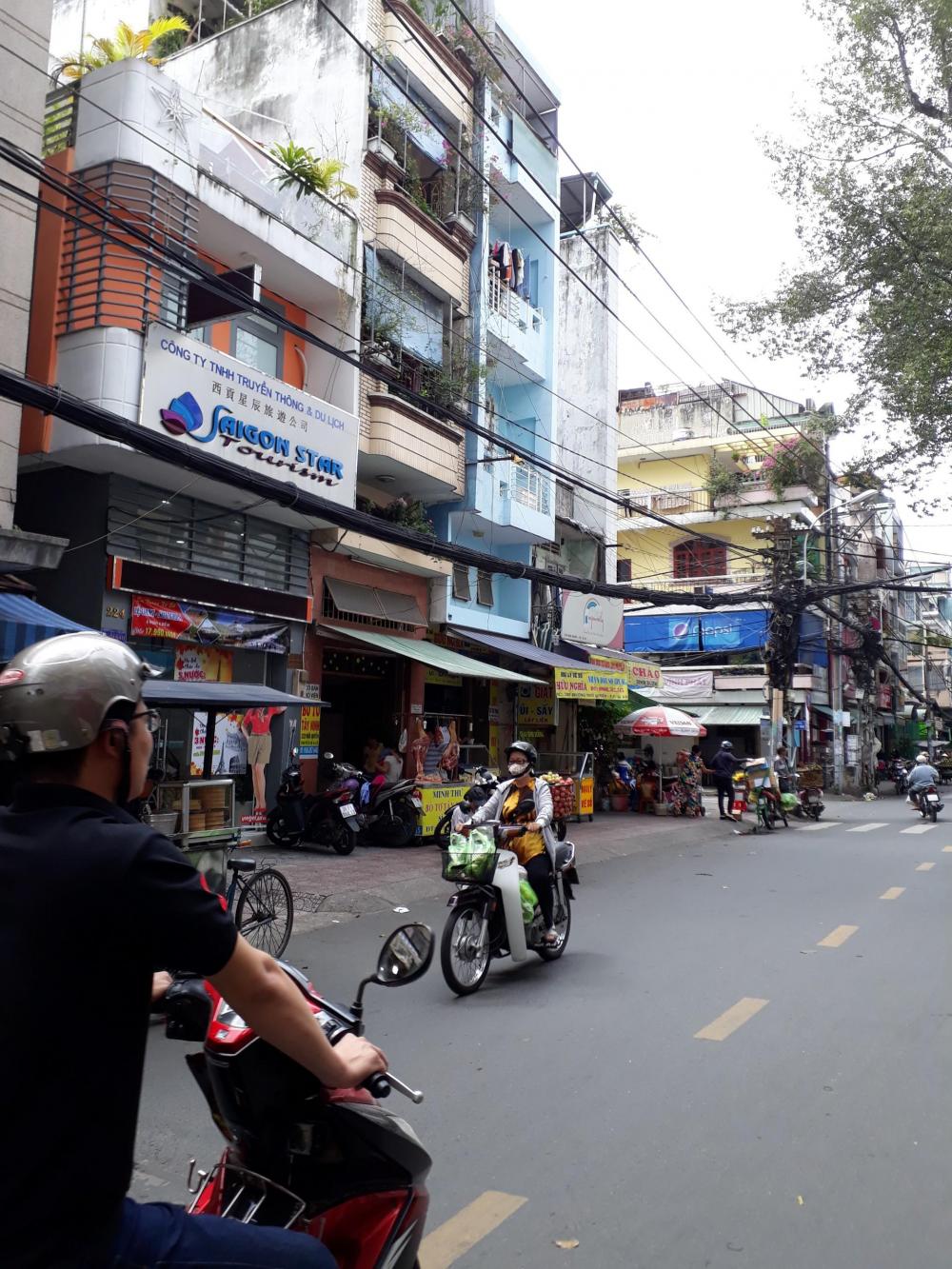 Bán gấp nhà MT Trần Hưng Đạo, Q.5, DT: 30m2, hơn 8 tỷ