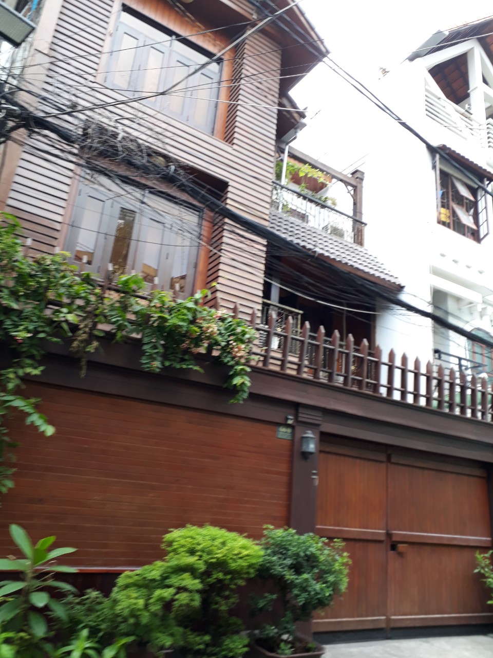 Chính chủ bán nhà mặt phố 285-283 CMT8, P. 12, Quận 10, DT: 4.7x18m, 4 tầng 