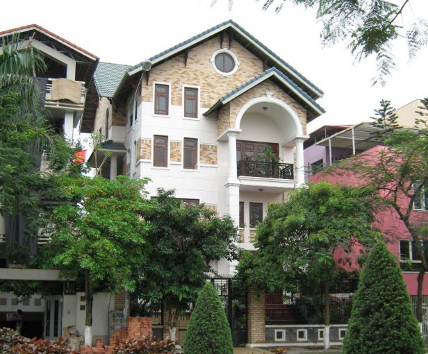 Bán villa đường Nguyễn Văn Hưởng Thảo Điền Q2, DT đất 1069m2 giá 85 tỷ