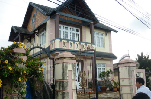 Định cư nước ngoài bán nhà mặt tiền khu đường Hoa, Phan Xích Long, P02, Phú Nhuận.