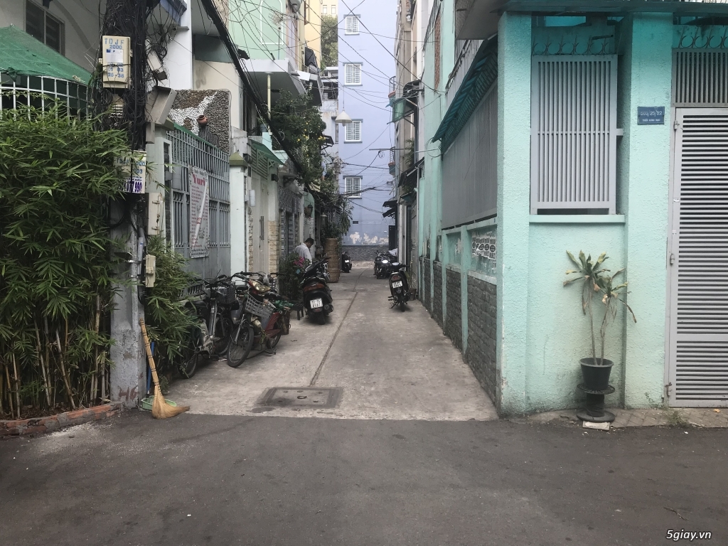 Nhà bán HXH ,đường D3,p 25 ,Q.BT.90m2 .trệt ,Lững,1 lầu .giá 10.7 tỷ
