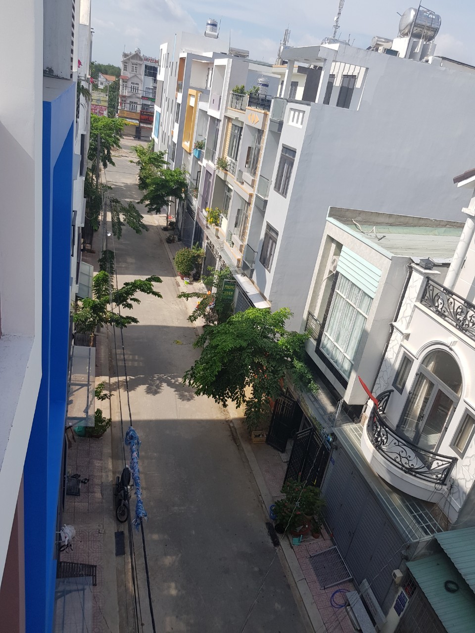 Bán nhà  mặt tiền đường, cách Nguyễn Duy trinh 100m, P.Phú Hữu , Q9