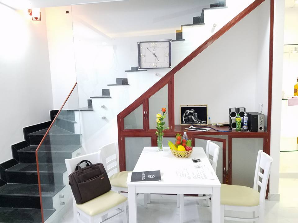 Nhà mặt tiền Bạch Đằng Q.BT 2 lầu 5x15m HĐT 50tr/th giá 18 tỷ