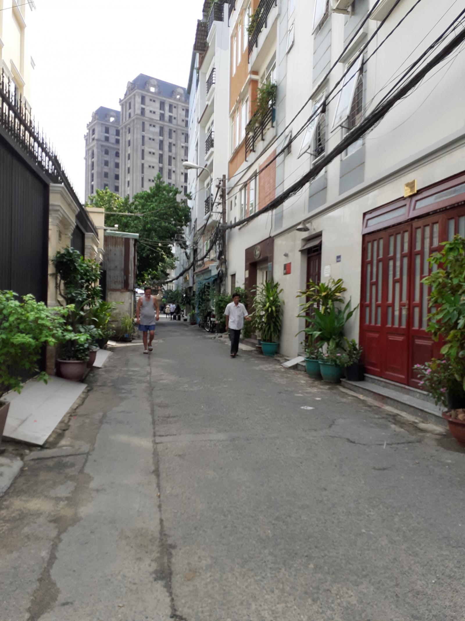 Bán nhà đang cho thuê Căn hộ Dich vụ 65m2, 5 lầu, 23 Phòng. Nguyễn Trãi, Q1.
