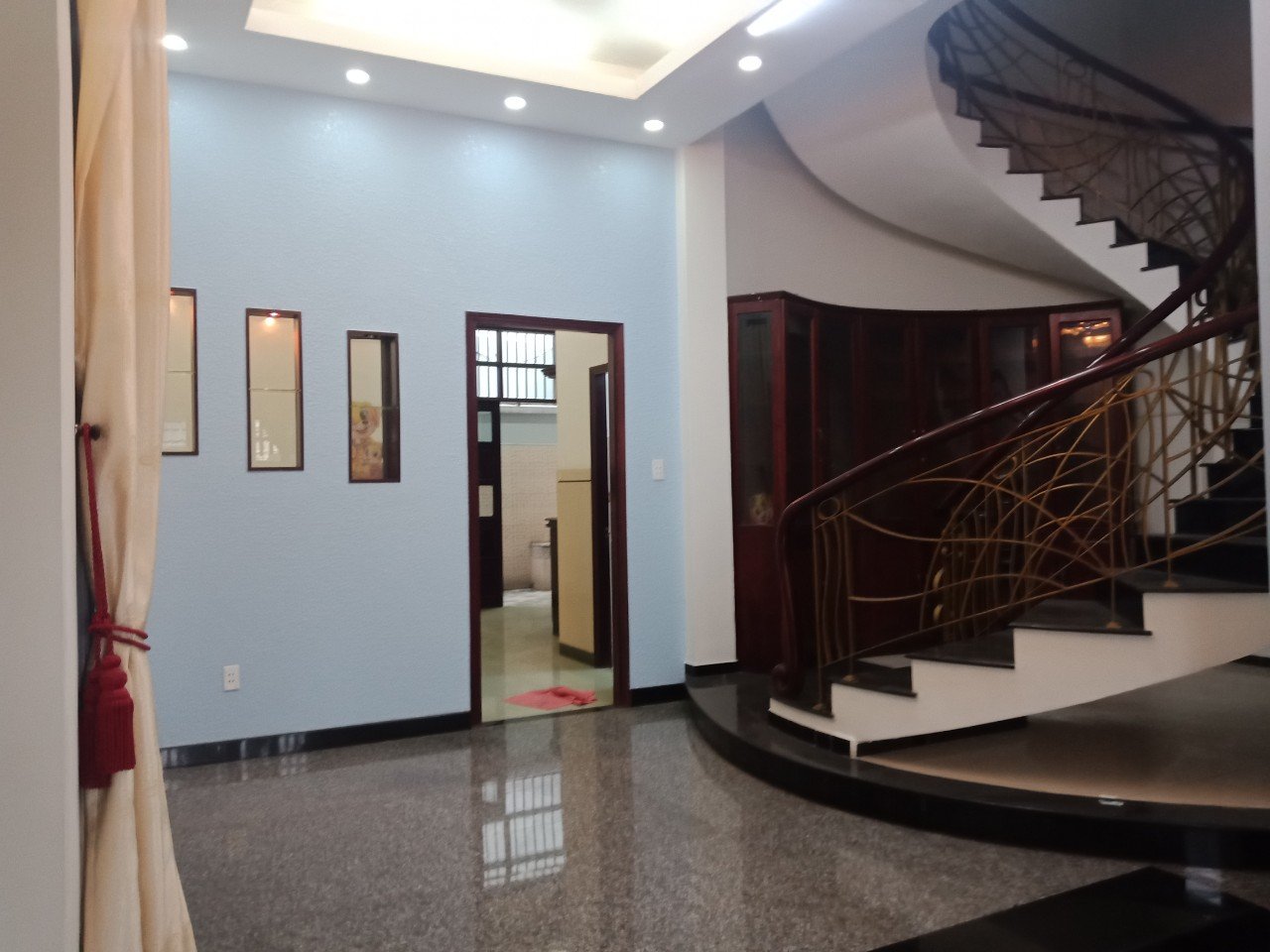 Bán nhà mặt tiền đường Vĩnh Viễn, phường 14, quận 10. Diện tích 4.2x16m vuông vức, T 3L ST