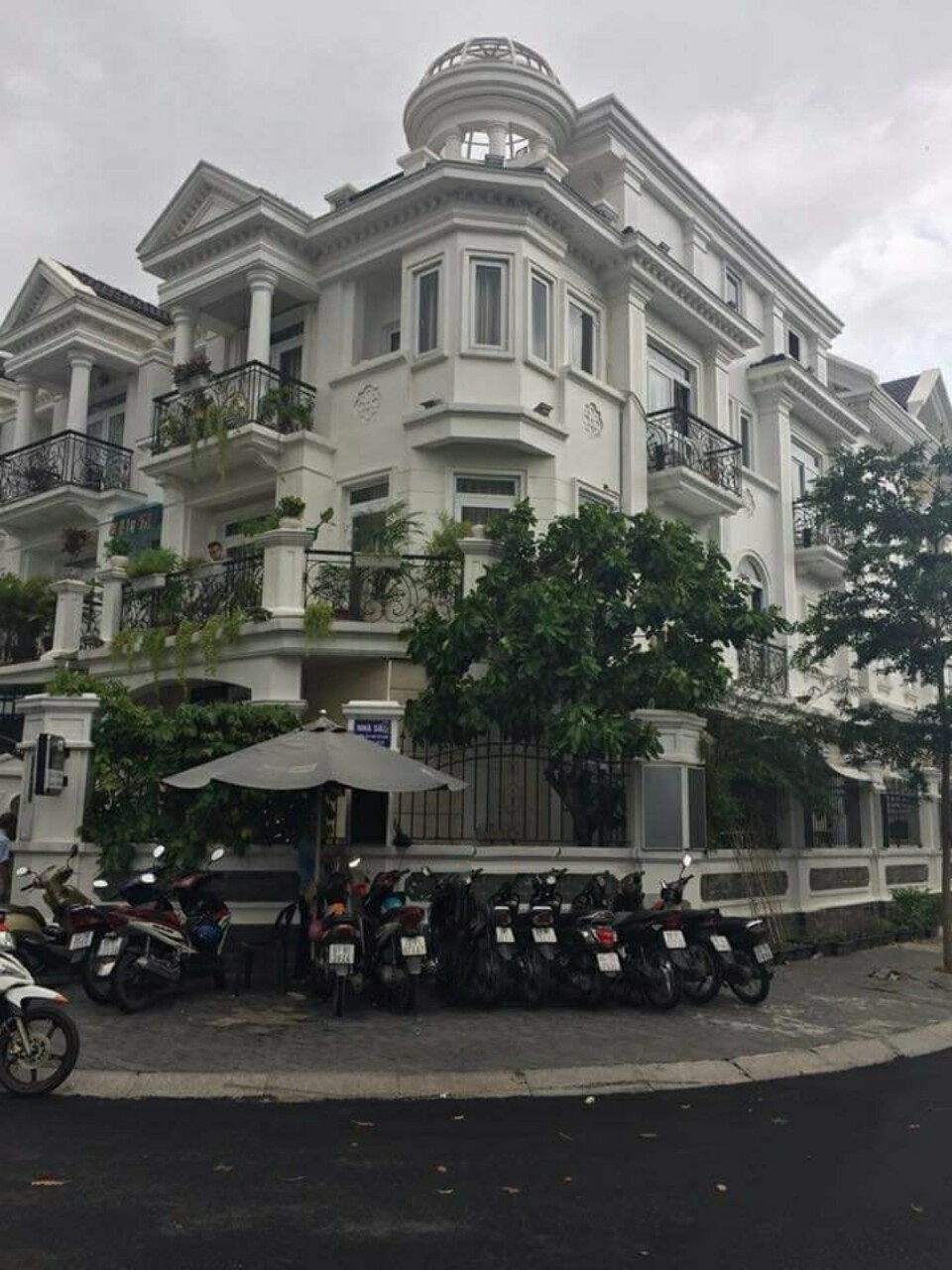 Bán nhà mặt tiền đường Lê Văn Việt và Lã Xuân Oai, P. Tăng Nhơn Phú A, DT 7024m2 Giá 210 tỷ