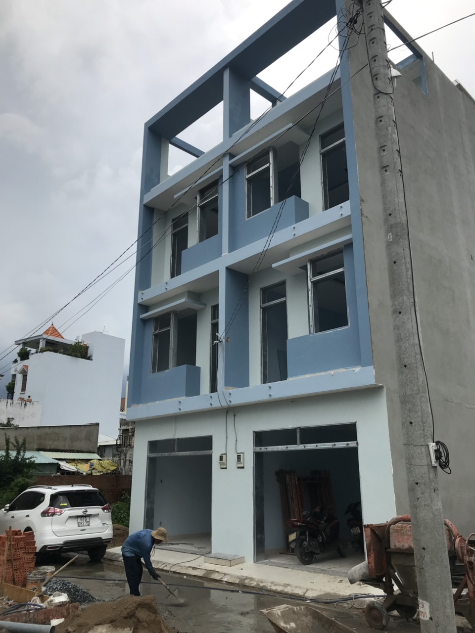 Bán căn nhà 1 trệt 3 lầu mới xây, đường Lê Văn Thịnh, Quận 2, Giá 5 tỷ.