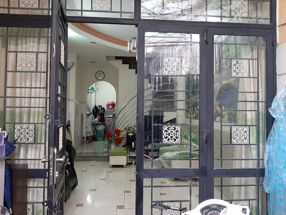 Đáo hạn ngân hàng bán gấp nhà HXH Nguyễn Trãi, gần Nguyễn Văn Cừ. Dt: 4.5x11.5