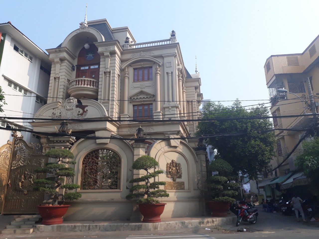 Bán nhà đẹp góc 2MT HXH 8m Cao Thắng Q10. (DT:4x14m), trệt 2 lầu, giá chỉ 9.8 tỷ TL. 