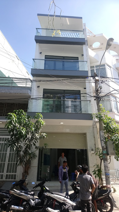 Bán nhà mặt tiền đường 64, KDC Bình Phú 2, phường 10, quận 6, Dt 4x18m