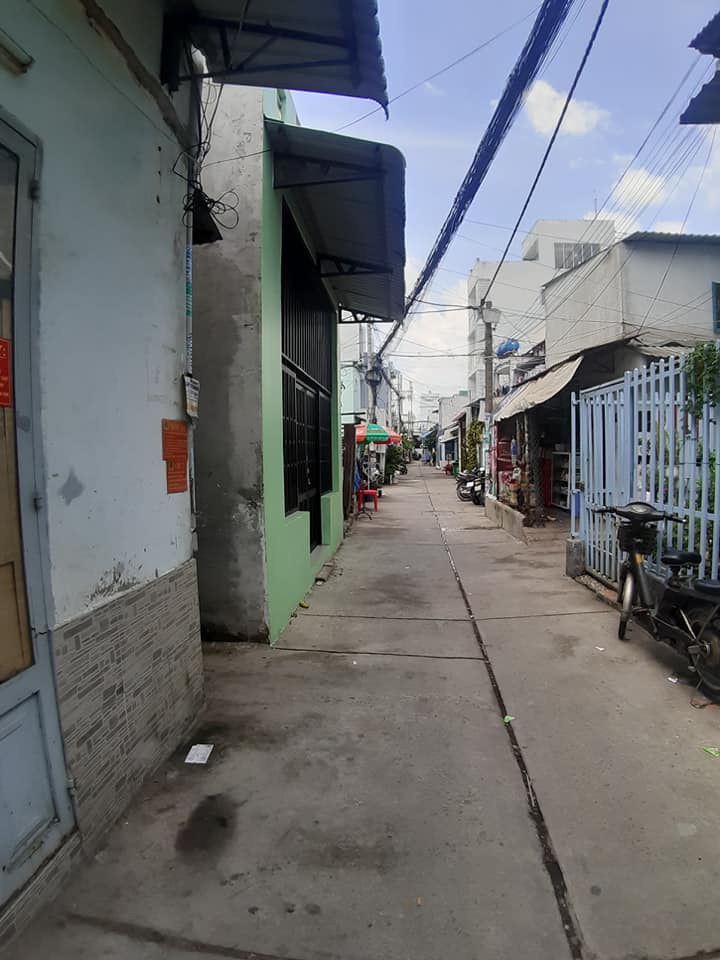 Cần bán nhà mặt tiền hẻm rộng rãi, đường Lê Đình Cẩn, Q. Bình Tân