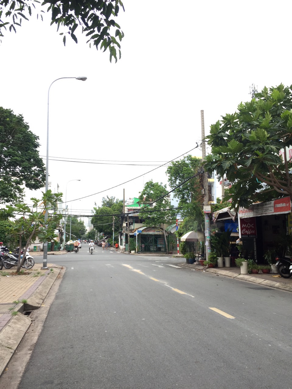 Cần Bán nhà 4 tấm Dt 4x17m mặt tiền đường Trần Thủ Độ Quận Tân Phú