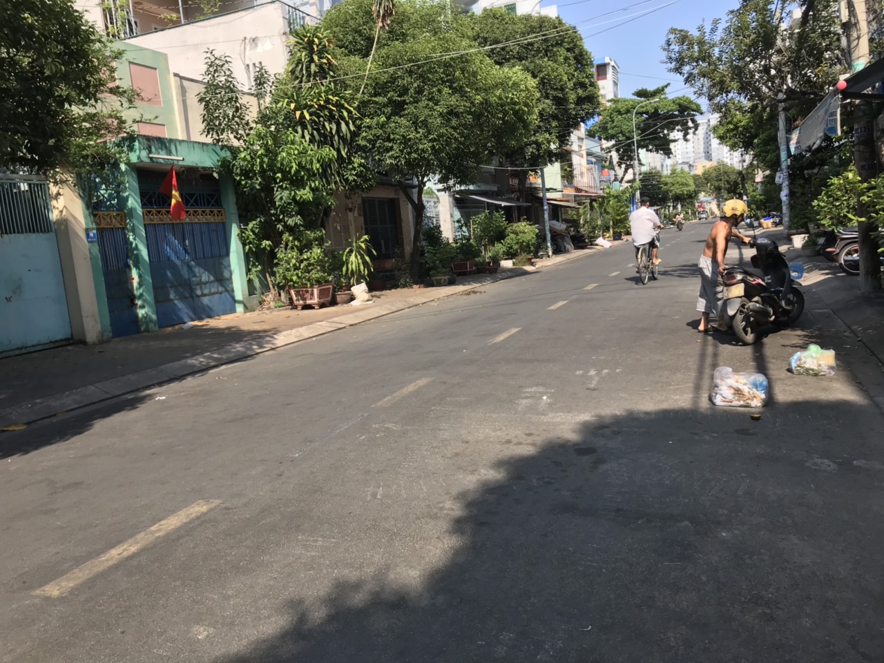 Cần Bán nhà cấp 4  Dt 4x18m mặt tiền đường Trần Thủ Độ Quận Tân Phú