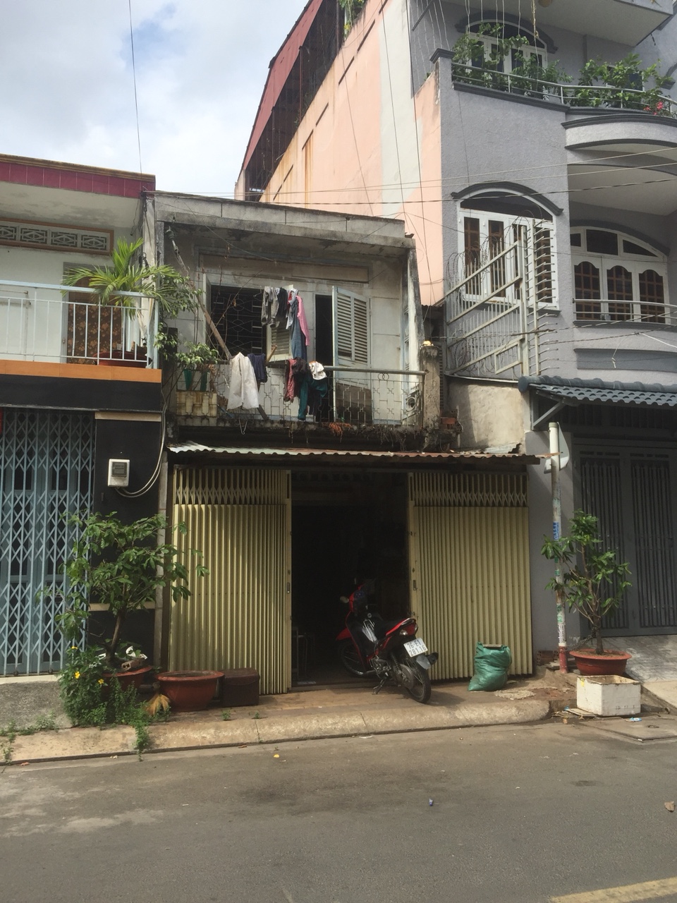 Cần Bán nhà cấp 4  Dt 4.4x20m mặt tiền đường Trần Thủ Độ Quận Tân Phú
