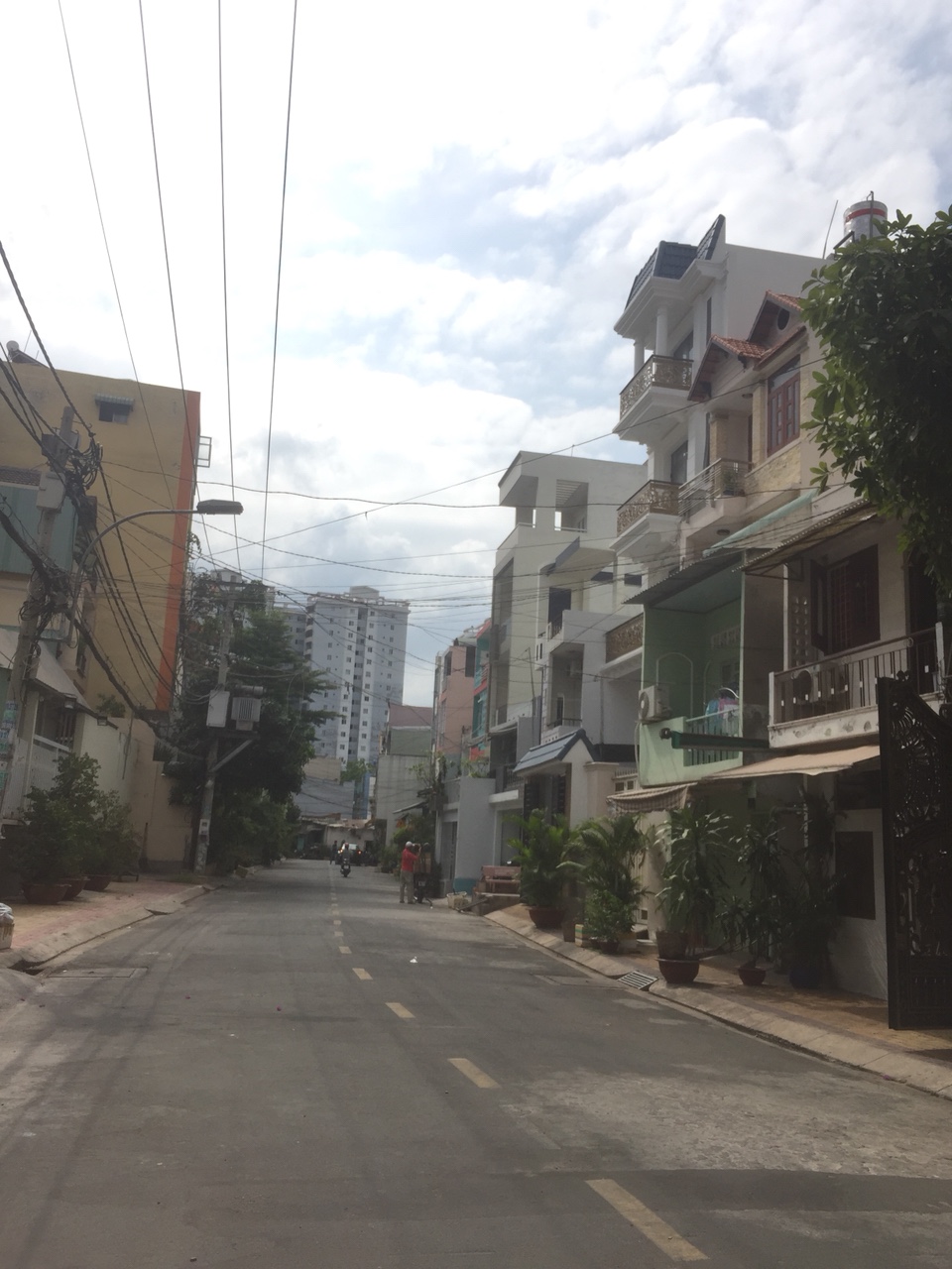 Cần Bán nhà cấp 4  Dt 4.4x20m mặt tiền đường Trần Thủ Độ Quận Tân Phú