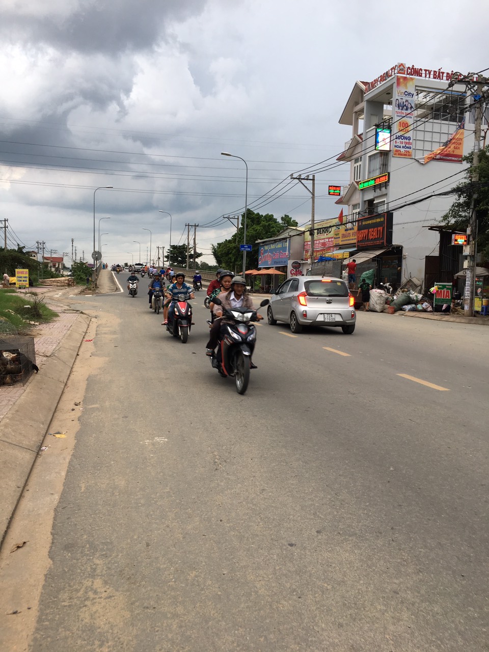 Bán nhà  mặt tiền đường cách Nguyễn Duy trinh 100m, P.Phú Hữu , Q9