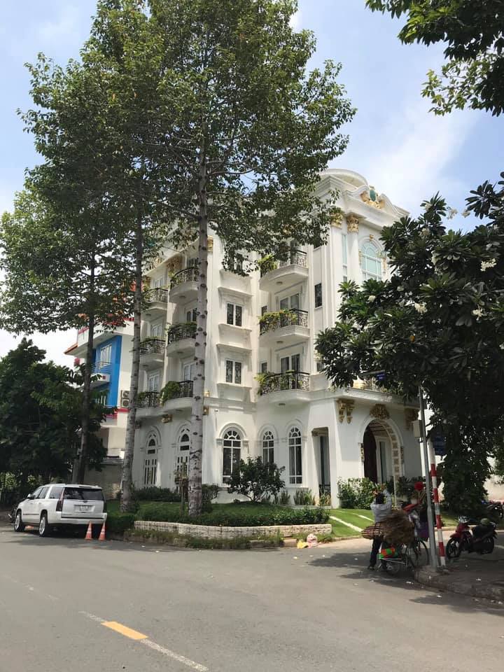 Cần bán nhà phố kinh doanh thiết kế kiểu biệt thự khu hưng gia -hưng phước Phú Mỹ Hưng quận 7. 