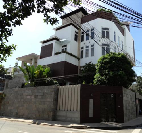 Bán  nhà KD căn hộ dịch vụ MT Trương Quốc Dung ( 5.6 x20 m2 ) giá 20.5 tỷ TL