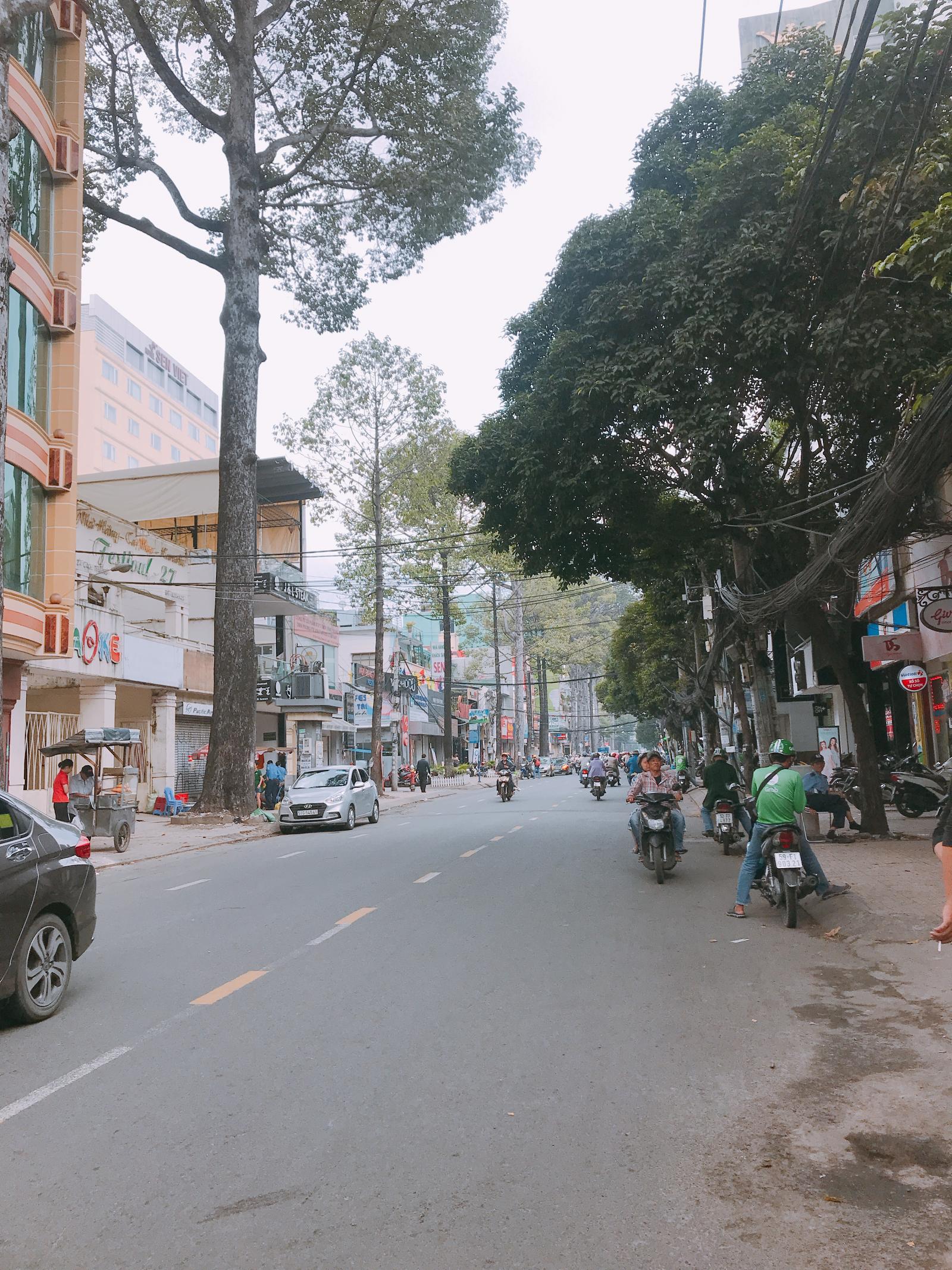 Bán nhà mặt tiền Lạc Long Quân, P5, Q11, DT: 4.4 x 23m, vị trí ngay Âu Cơ