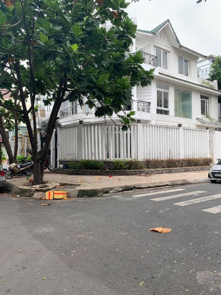 Chính chủ bán nhà biệt thự góc 2MT đường 22 sát siêu thị COÔPMART , 10x20m 3.5 tấm có hầm. giá 25 tỷ